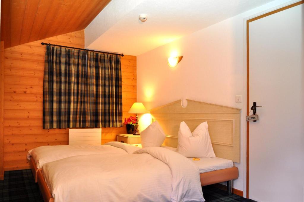 Hotel De La Paix Champery Phòng bức ảnh
