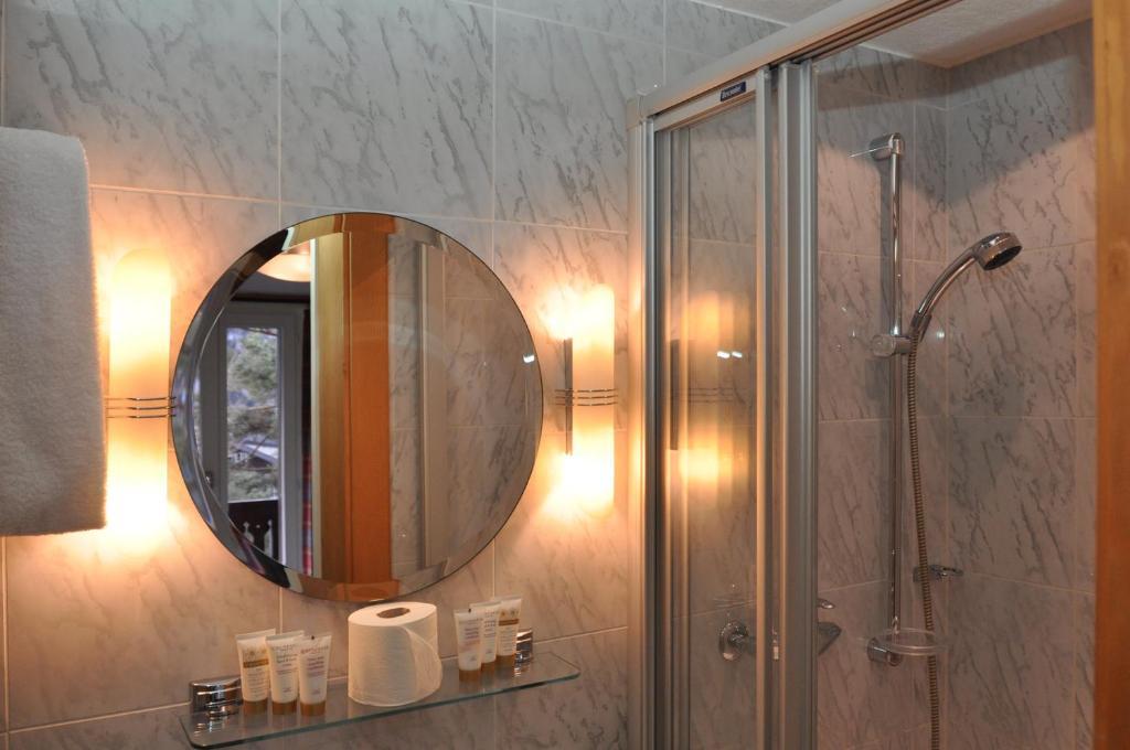 Hotel De La Paix Champery Phòng bức ảnh